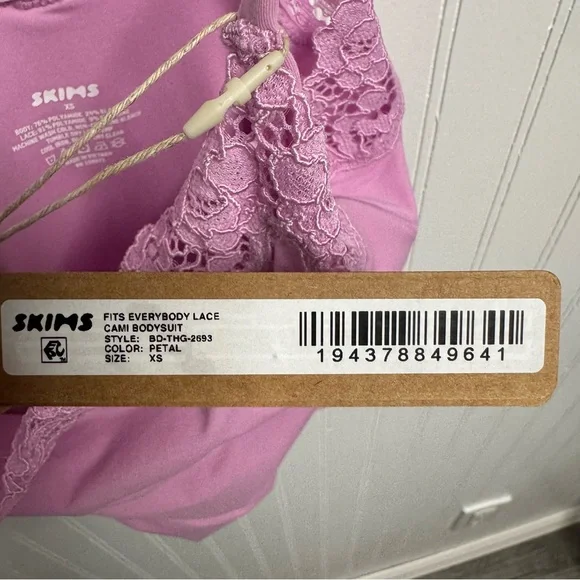 Skims Fits Everybody Lace Cami Bodysuit Petal XS NWT - Picture 9 of 10